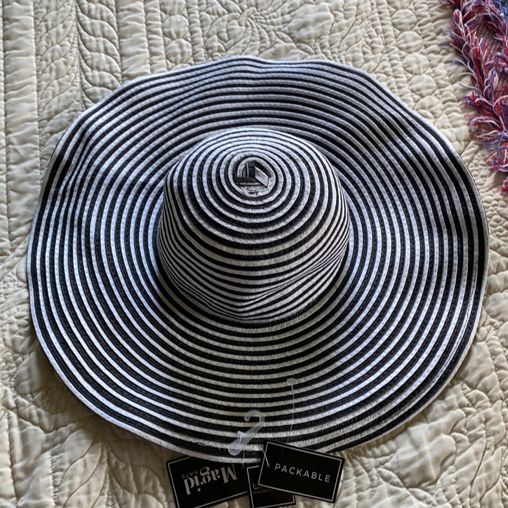 Black and whit sun hat